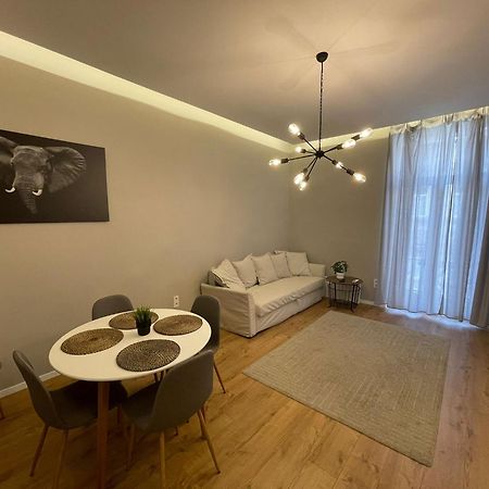 City Center 2, Cozy And Modern 2Br In The City Center ブダペスト エクステリア 写真