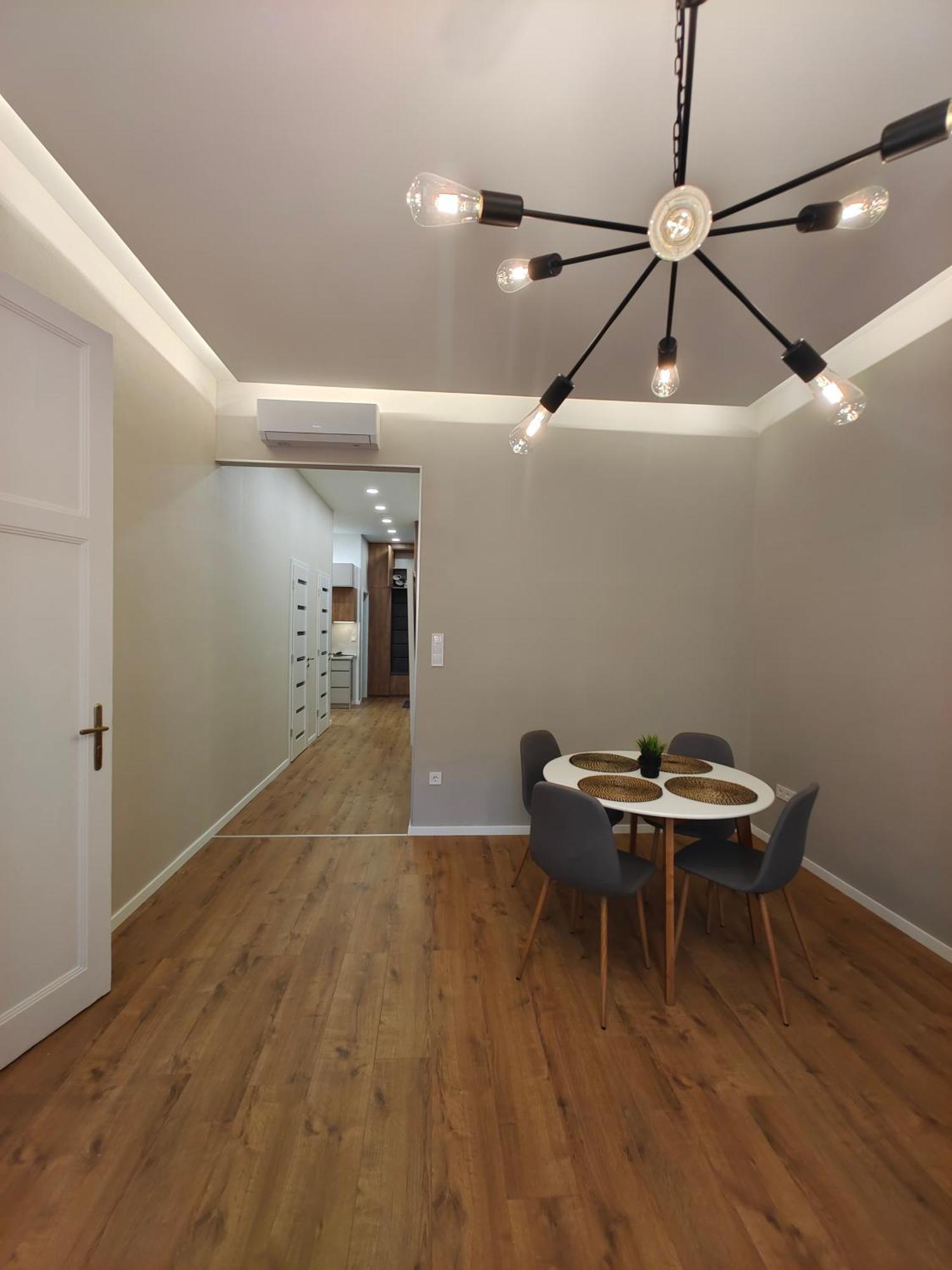 City Center 2, Cozy And Modern 2Br In The City Center ブダペスト エクステリア 写真
